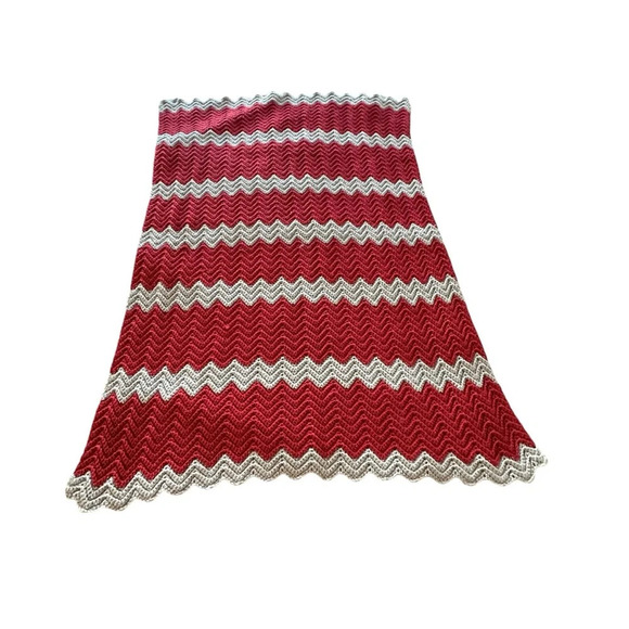 Handmade Chevron crochet blanket Red and Grey 48x34" - Picture 3 of 5